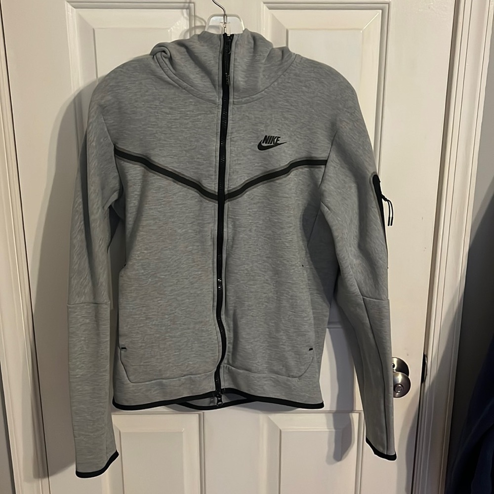 Nike sportswear tech fleece Gray